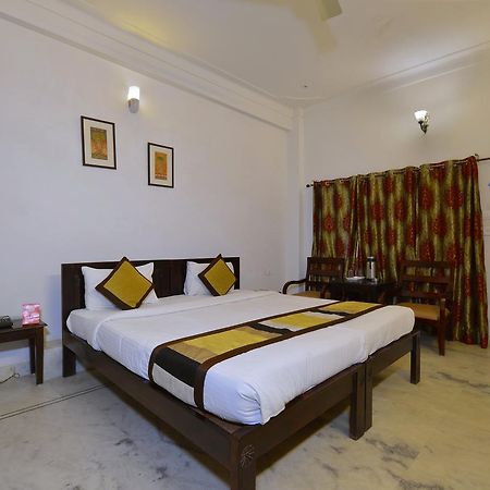 Oyo 1159 Hotel Chandra Prakash Ουνταϊπούρ Εξωτερικό φωτογραφία