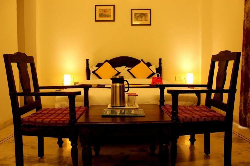 Oyo 1159 Hotel Chandra Prakash Ουνταϊπούρ Εξωτερικό φωτογραφία