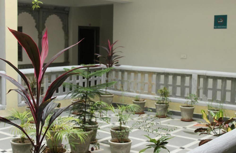 Oyo 1159 Hotel Chandra Prakash Ουνταϊπούρ Εξωτερικό φωτογραφία