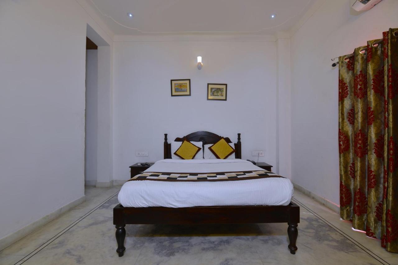 Oyo 1159 Hotel Chandra Prakash Ουνταϊπούρ Εξωτερικό φωτογραφία